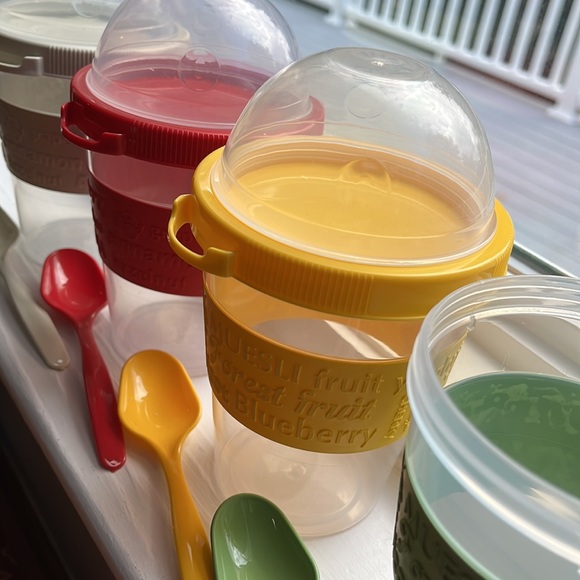 Set of 4 sturdy plastic parfait cups/w plastic dome and spoons-never used. - Picture 3 of 3